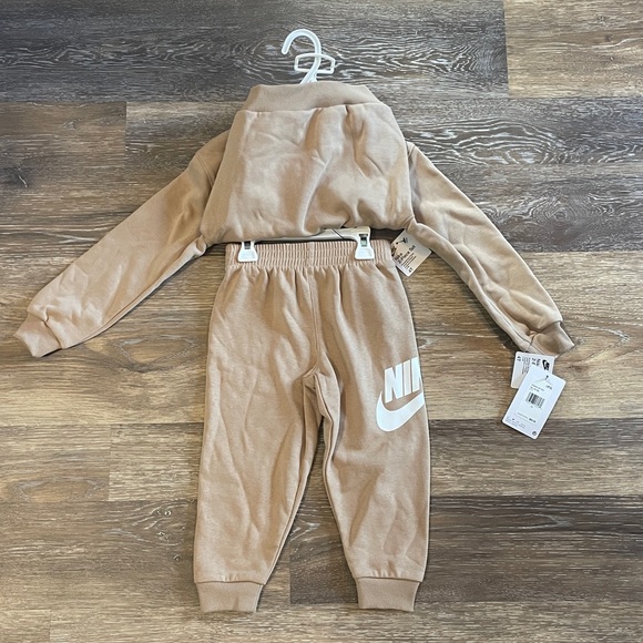NIKE Beige Tracksuit Set NWT - Picture 4 of 6